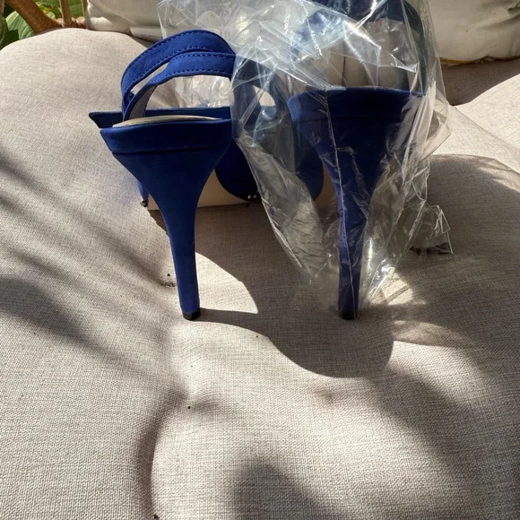 Gianni Bini Renatay Electric Blue Suede Heels “SZ8” - Picture 5 of 12